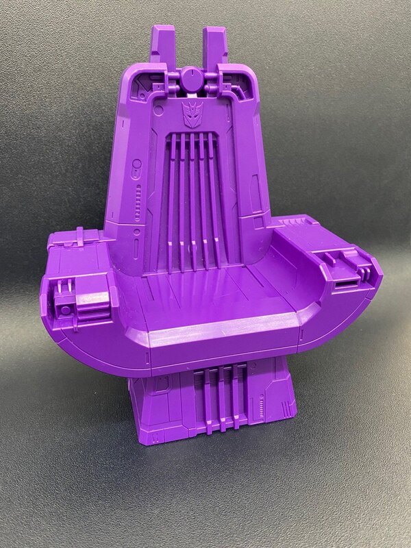 Takara Studio Series 86 Coronation Starscream Throne Official In Hand Image  (2 of 2)